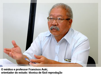O médico e professor Francisco Aoki, orientador do estudo: técnica de fácil reprodução