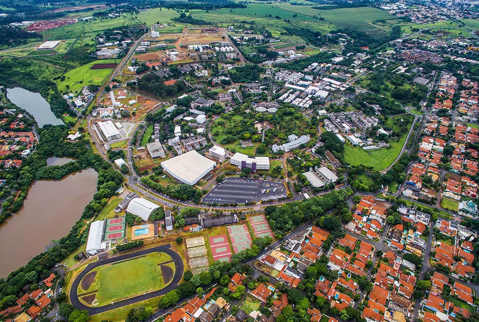 foto mostra vista aérea do campus em campinas