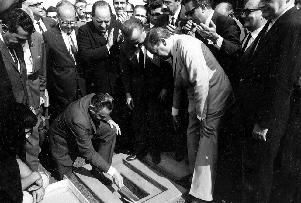 Lançamento da pedra fundamental em 5 de outubro de 1966