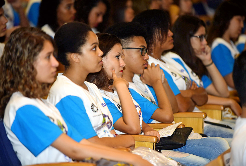 Participantes do Ciência & Arte nas Férias acompanha a abertura da edição 2018