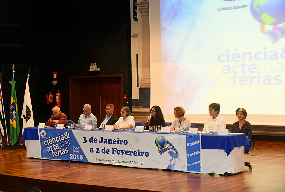 Mesa de abertura do Ciência & Arte nas Férias 2018