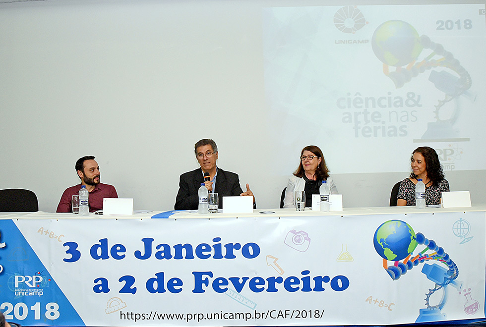 Mesa de encerramento do programa CAF