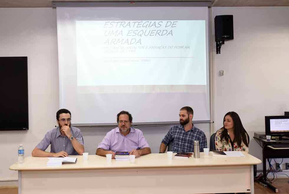 Lançamento de livros no Cecult. Da esquerda para a direita: Vinícius de Rezende, Fernando Teixeira da Silva, Lucas Porto e Alessandra Belo