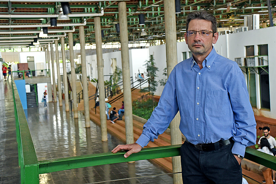 O professor Antonio Carlos Macedo e Silva, do Instituto de Economia (IE) da Unicamp, apresentou  o documento da agência da ONU no Brasil