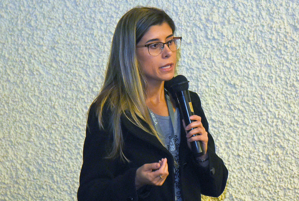 A pesquisadora Valéria de Almeida, do Laboratório de Neuroproteômica do IB