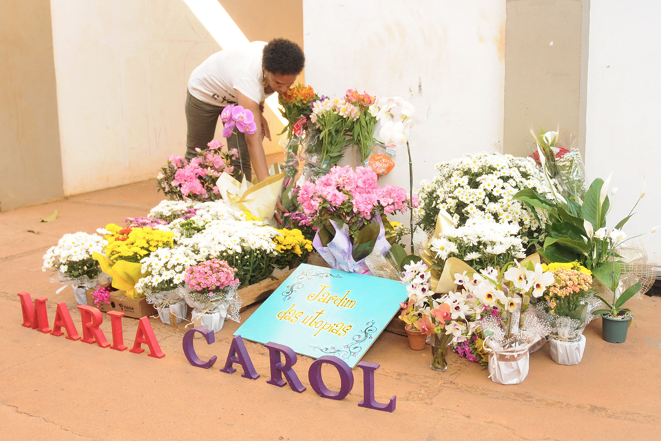 Homenageadas recebem flores