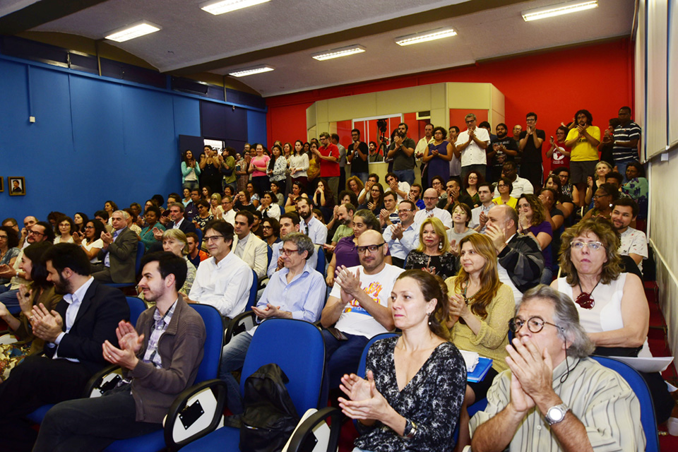 Comunidade lotou o auditório Prof. Dr. Fausto Castilho