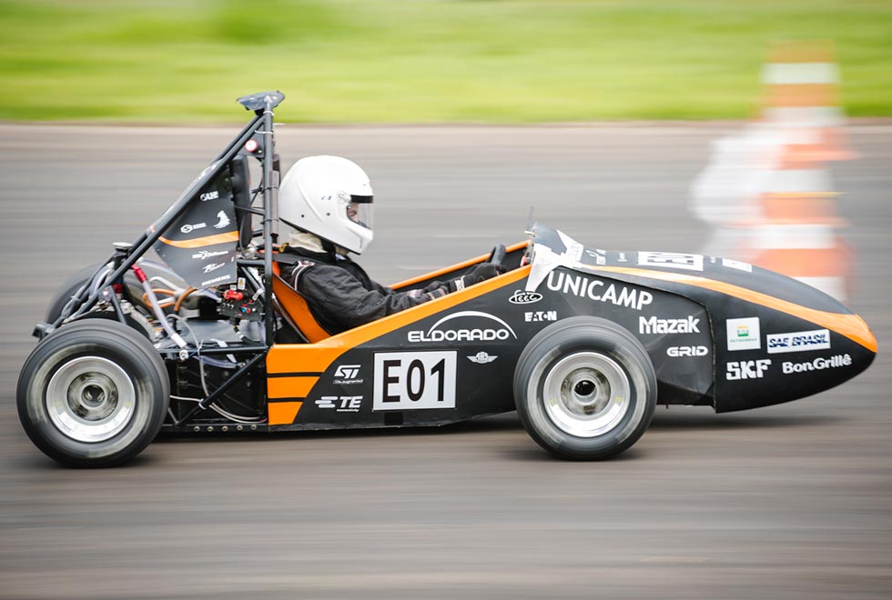 Monoposto E-2017-Dark Knight, da equipe Unicamp E-Racing, em ação durante a Fórmula Sae Brasil 2017