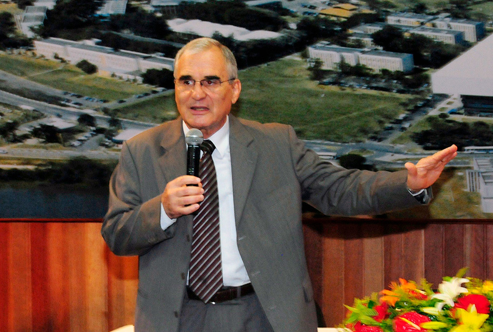 O professor Fernando Galembeck