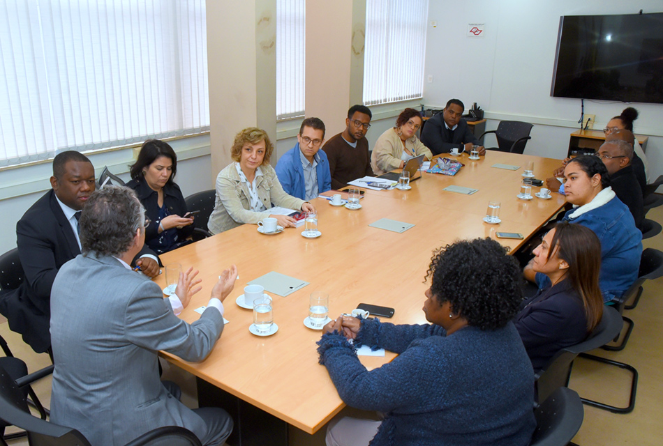 Participantes da reunião com o secretário Juvenal Araújo