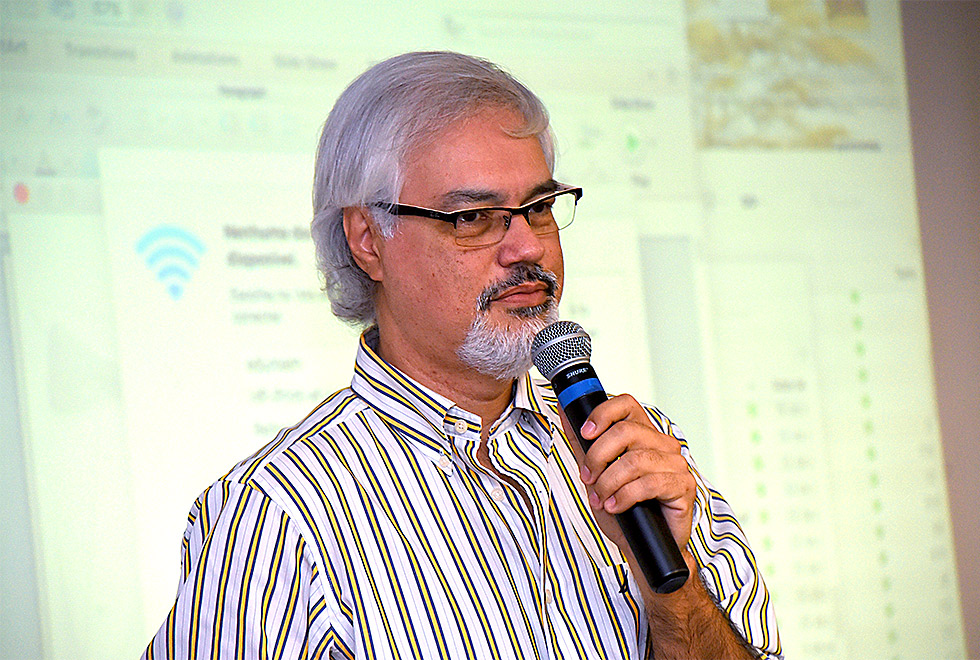 O professor Paulo Marcondes, da UFSC