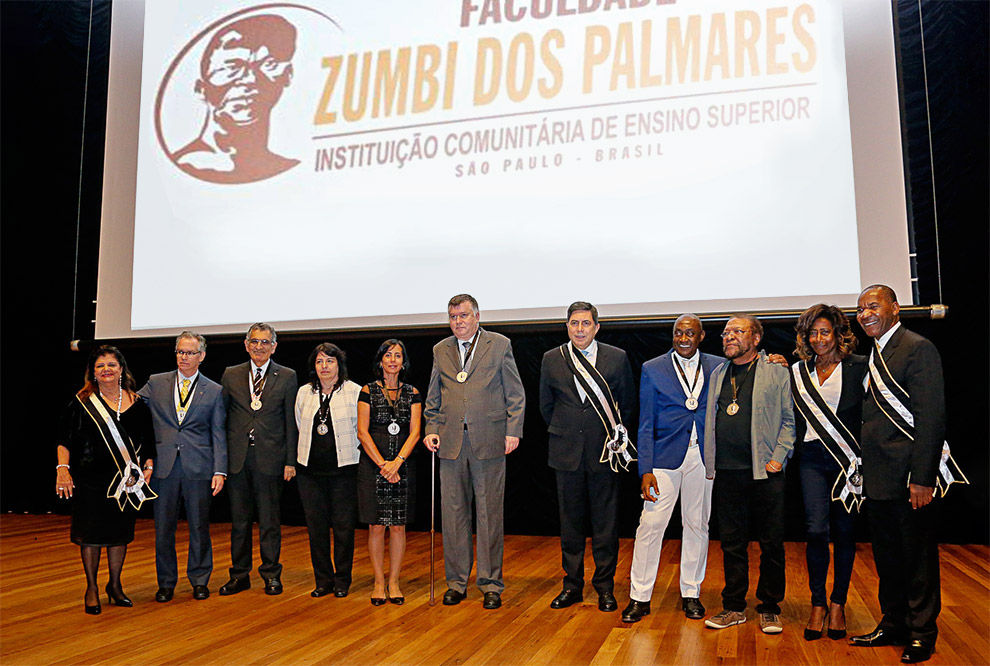 Autoridades recebem Medalha de Mérito Cívico Afro-Brasileiro, recepcionadas pelo reitor da Faculdade Zumbi dos Palmares