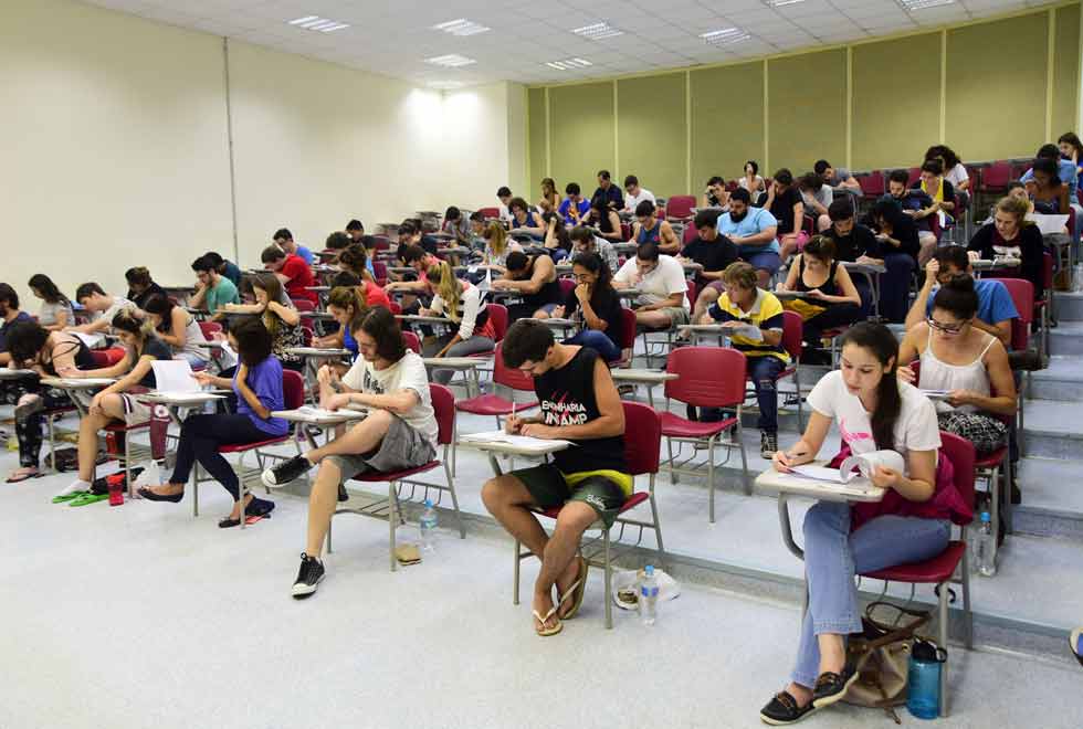 Prova da segunda fase no Ciclo Básico 2, em Campinas