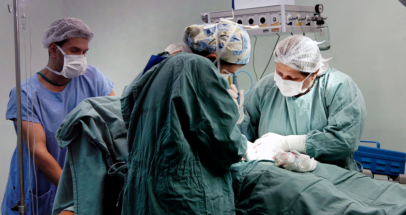 Parto em hospital púbico: apesar da queda no número de cesáreas, taxa continua alta Foto: Antonio Perri