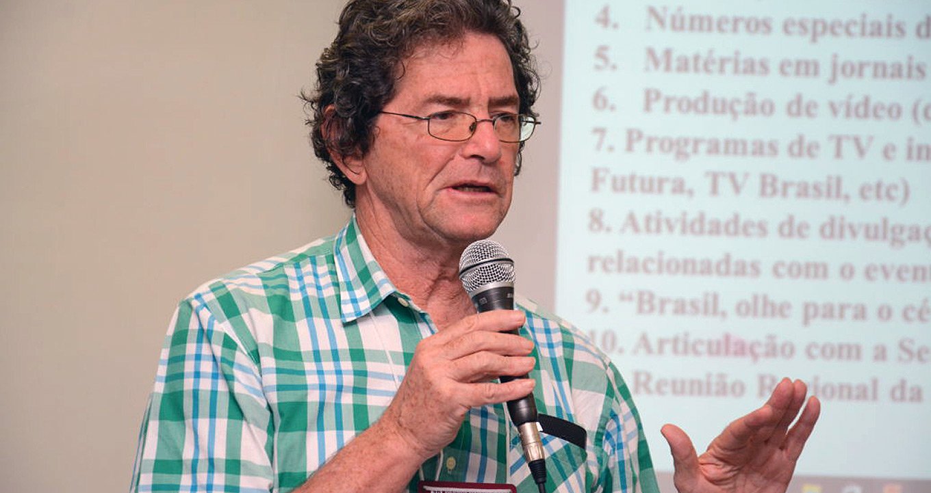 O físico Ildeu Moreira: “No Brasil, raramente os governantes utilizam a ciência e tecnologia para a definição de políticas públicas” 