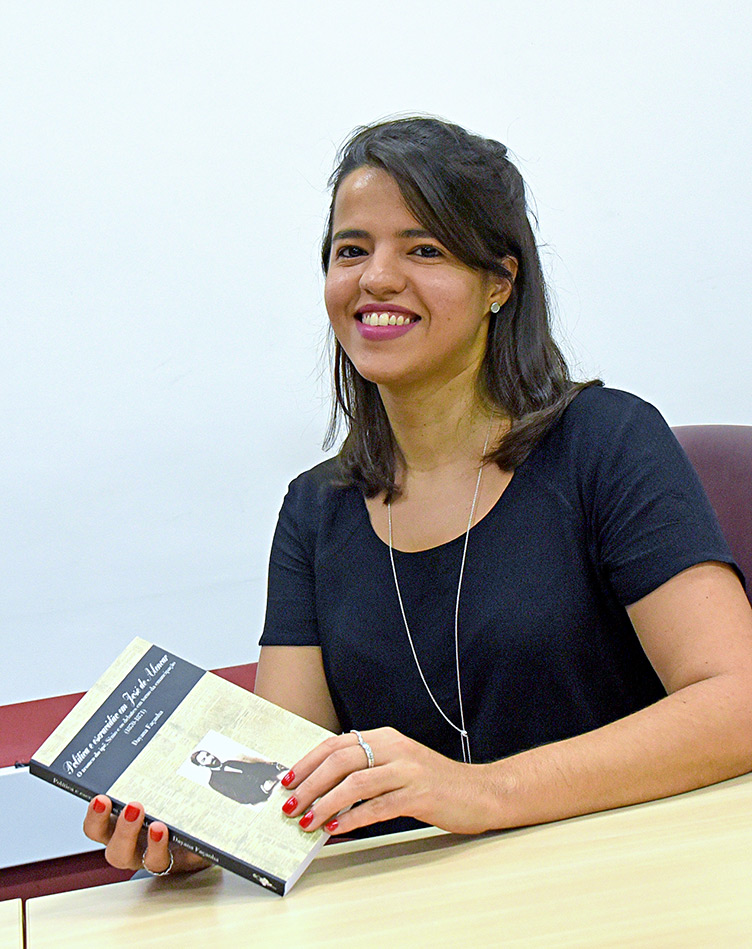 A historiadora Dayana Façanha, autora do livro  “Política e escravidão em José de Alencar”