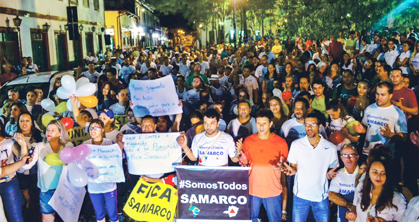 Manifestação da população pela volta da Samarco, 15 dias após a tragédia | Fotos: Thiago Barcellos, estudante de Jornalismo da UFOP
