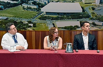 Primeira mesa-redonda do dia Primeira mesa-redonda do dia