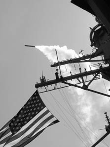 Míssil Tomahawk é lançado pelo destróier USS Porter rumo ao Iraque: EUA estimularam terrorismo