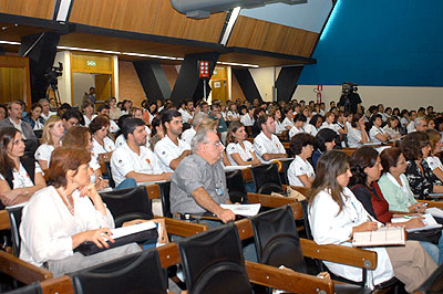 Reunião do Planes, cujos debates envolveram todas as unidades de ensino e pesquisa ao longo de 2003 e 2004: 54 linhas de ação. (Foto: Neldo Cantanti)