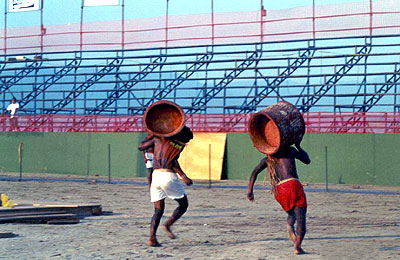 Corrida de toras durante os Jogos Indígenas, que agora contam com apoio oficial: promovendo o intercâmbio cultural entre as etnias (Foto: Divulgação)
