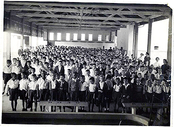 Foto sem data mostra grupo de alunos da Escola Estadual Orosimbo Maia: colégio funcionava como "sede" da rede  (Foto: Antoninho Perri)