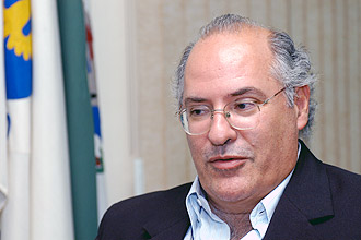 O professor Edison Bueno, que administrou a unidade: A atuação da Unicamp facilitou em larga medida a estruturação do atendimento hospitalar na RMC (Foto: Antônio Scarpinetti)