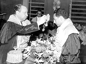 Benedicto Vidal participa, em 1964, de cerimônia após a obtenção do título de professor livre-docente: carreira brilhante (Fotos: Neldo Cantanti e Arquivo Central)