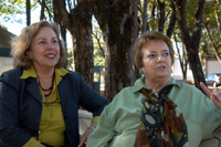 Ao lado, as professoras Elza da Costa Cruz Vasconcellos e Sandra Negraes Brisolla: as mulheres têm pontuação menor do que os homens no vestibular, mas média superior durante o curso (Fotos: Antoninho Perri)