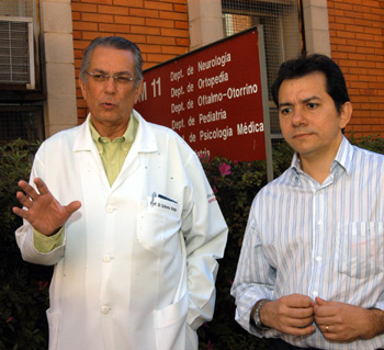 O professor Guilherme Borges, orientador, e Arquimedes Cavalcante Cardoso, autor da tese: resultados surpreendentes (Foto: Antoninho Perri)