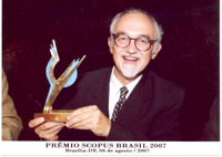 Recebendo o prêmio Scopus Brasil: reconhecimento 