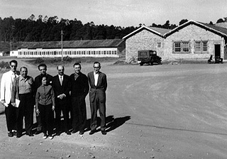 No Instituto Tecnológico de Aeronáutica, em São José dos Campos, em julho de 1962 (segundo, da dir. para a esq.)(Fotos: Centro de Lógica/ Arquivos Históricos em História da Ciência/ FNCAC)