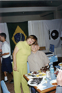  Com a professora Itala M. L. D´Ottaviano durante o World Congress on Paraconsistency, realizado em São Sebastião, em maio de 2000 (Fotos: Centro de Lógica/ Arquivos Históricos em História da Ciência/ FNCAC)