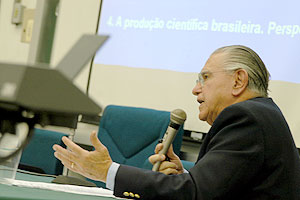 O presidente da Academia Brasileira de Ciências, Eduardo Moacyr Krieger: país precisa de círculo virtuoso na área de C&T
