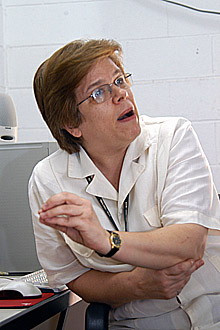 A professora Maria Elena Guariento, coordenadora da Disciplina de Medicina Interna e do Ambulatório de Geriatria: linha de pesquisa deu origem ao projeto (Foto: Antônio Scarpinetti)