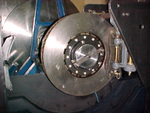 Sistema de freios a disco instalado no banco dinamométrico do Laboratório Ferroviário: meta é tornar-se referência em testes de materiais de atrito