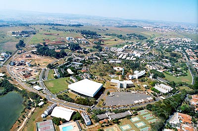 Imagem aérea do campus da Unicamp em Campinas: Espaço ocupado em 2004 (Foto: Antoninho Perri)
