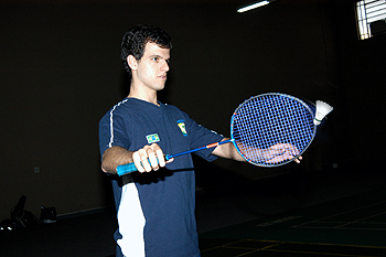 Lucas Araújo, aluno do IE que integra a equipe brasileira de badminton: esportista conduzirá a tocha em Campinas (Fotos: Antoniho Perri/Divulgação)