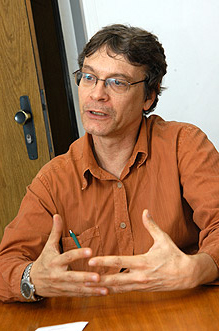 O professor Nilson Tadeu Mascia, coordenador das pesquisas: alternativa natural e mais barata 