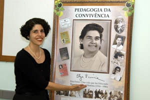 A educadora Nima Imaculada Spigolon, autora da pesquisa: "Elza é o meu projeto de vida no âmbito acadêmico".  (Foto: Antoninho Perri). 