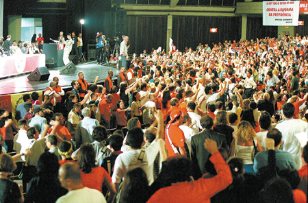 8º Congresso Nacional da CUT, realizado em 2003, em São Paulo: para Dedecca, central afunilou sua atuação em temas pontuais e deixou de lado a articulação por conquistas de maior abrangência  (Fotos: Eduardo Knapp/Folha Imagem)