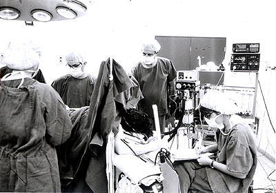 Primeiro transplante de medula óssea realizado na Unicamp, em 1994: na vanguarda das pesquisas (Foto: Antoninho Perri/Siarq)
