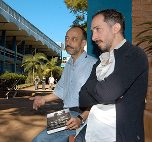 Os professores Pedro Paulo Funari (à esquerda) e Andrés Zarankin: transcendendo o foco anglo-saxão (Foto: Antoninho Perri)