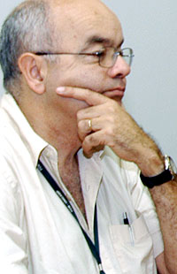 Carlos R. S. Correa é professor do Departamento de Medicina Preventiva.