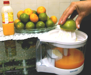 Suco de laranja: efeitos da ingestão de grande quantidade ainda são desconhecidos. (Foto: Antoninho Perri)