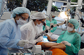Tratamento dentário na Faculdade de Odontologia de Piracicaba: pesquisa se ateve a 90 pacientes atendidos nas clínicas de graduação e pós-graduação e no plantão de emergência da unidade (Foto: Antoninho Perri)