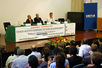 Seminário realizado em março de 2006 no Instituto de Economia: debates de primeira linha