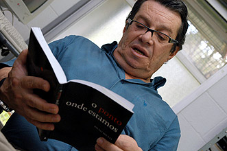 O historiador e professor Paulo Miceli, autor de  O ponto onde estamos: épico dá lugar ao trágico (Foto: Antônio Scarpinetti)