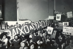 Ato contra os atentados cometidos pela direita em São Paulo, em 1980 (AEL/Fundo Voz da Unidade)