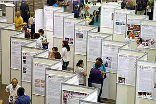 Pôsteres expostos na última edição do Simtec, realizado em 2008: evento já integra calendário universitário (Foto: Antoninho Perri)